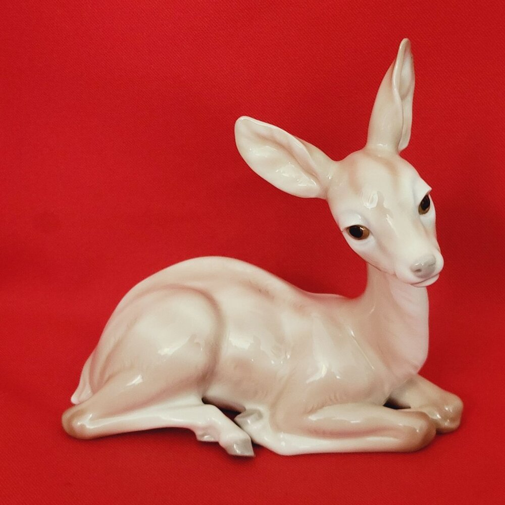 Vintage Lladro Spain Sitting Deer Fawn Doe Porcelain Figurine